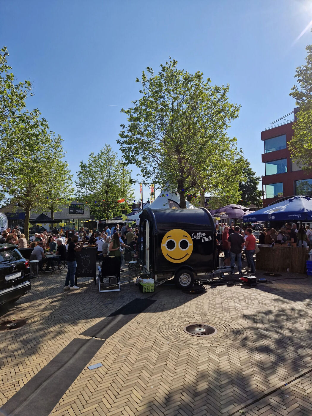 De truck tijdens een buurtfeest in de avond