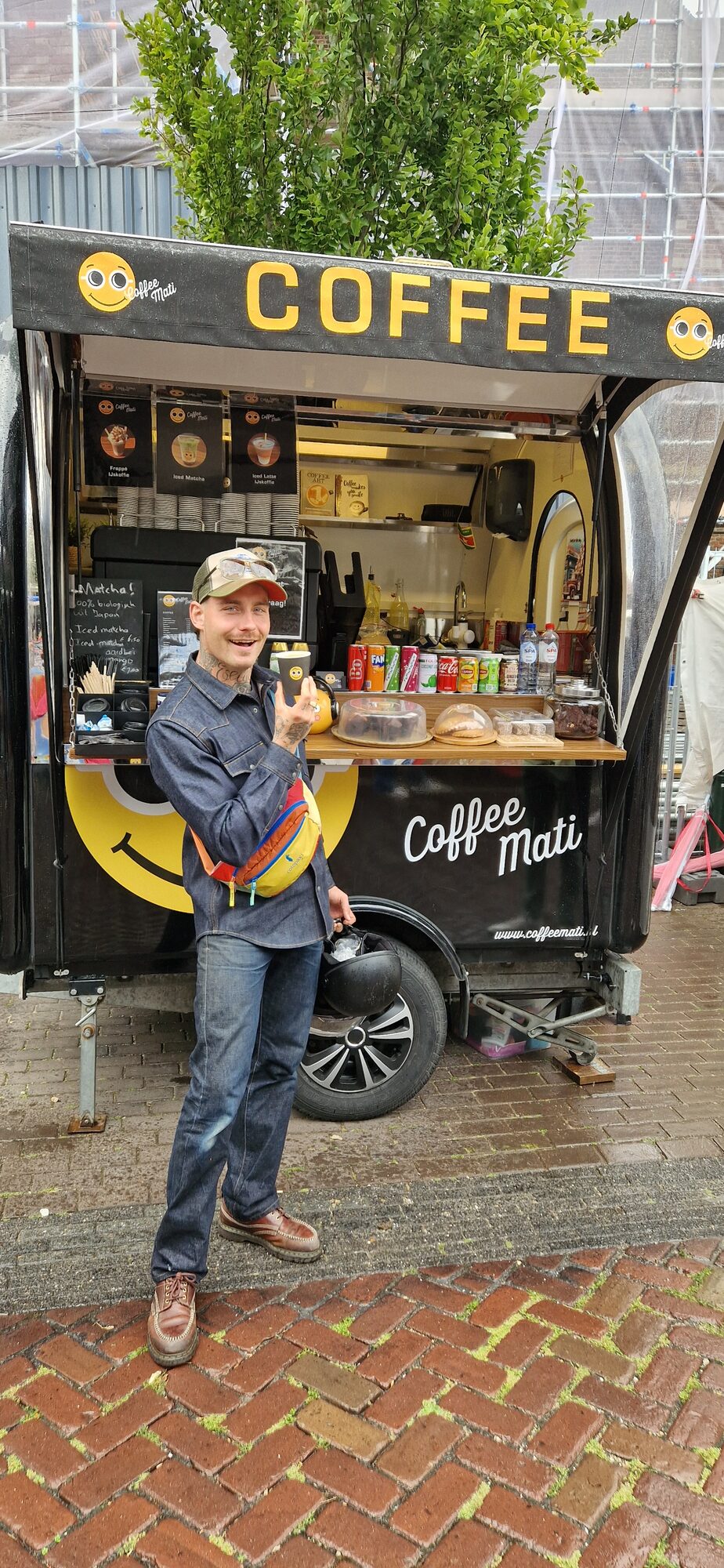 De Coffee Mati-truck midden in de stad